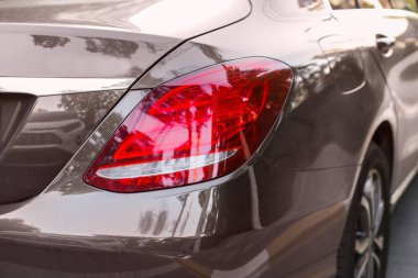 bir arabanın farYakın çekim. Premium araba