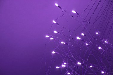 Kadife arka plan üzerinde birçok kesimine ile avize