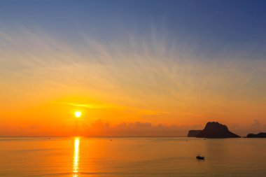Prachuap Khiri Khan Eyaleti'nde deniz üzerinde güzel gündoğumu , Tayland güneyinde