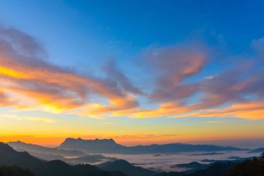 Doi Luang Chiang Dao, Chiangmai, Tayland Dağ'da gün doğumu Manzara