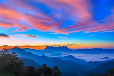 Doi Luang Chiang Dao, Chiangmai, Tayland Dağ'da gün doğumu Manzara