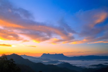 Doi Luang Chiang Dao, Chiangmai, Tayland Dağ'da gün doğumu Manzara