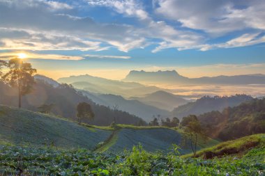 Doi Luang Chiang Dao, Chiangmai, Tayland Dağ'da gün doğumu Manzara