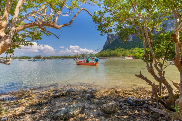 タイのアンダマン海の漁船 — ストック写真