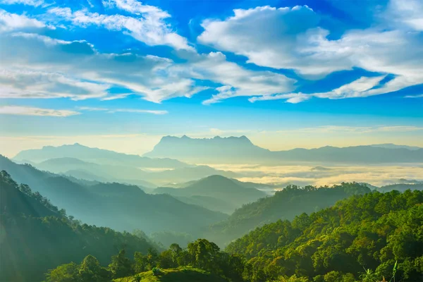 Sonnenaufgangslandschaft Auf Dem Berg Bei Doi Luang Chiang Dao Chiangmai — Stockfoto