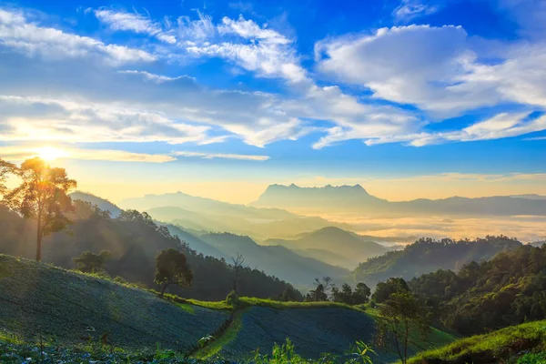 Doi Luang Chiang Dao, Chiangmai, Tayland Dağ'da gün doğumu Manzara