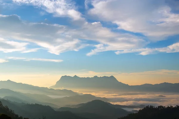 Sonnenaufgangslandschaft Auf Dem Berg Bei Doi Luang Chiang Dao Chiangmai — Stockfoto