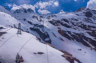 Dagu Glacier Milli Parkı güzel manzara kar dağ görünümü, Chengdu, Çin