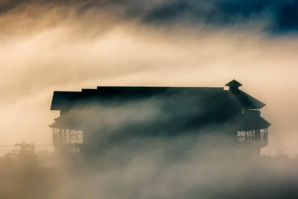 Wunderschöner Sonnenaufgang Und Der Nebel Bei Khao Kho Provinz Phetchabun — Stockfoto