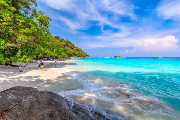 Similan Adaları Güzel Tropikal Kumlu Plaj Tropikal Bir Adada Yemyeşil — Stok fotoğraf