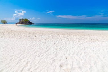 Satun Eyaleti Khai Adası'nda Paradise plaj ve mavi gökyüzü , Tayland