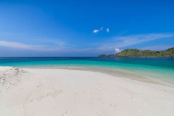Τροπική Παραλία Παράδεισος Και Γαλάζιος Ουρανός Στην Ταϊλάνδη — Φωτογραφία Αρχείου