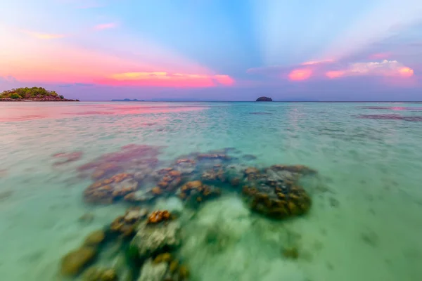 Όμορφο Ηλιοβασίλεμα Παραλία Λευκή Άμμο Και Καθαρό Νερό Για Δείτε — Φωτογραφία Αρχείου