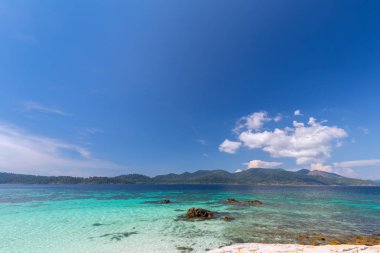 Lipe Adası Tayland 'da mercan resifli, tropikal bir deniz. 