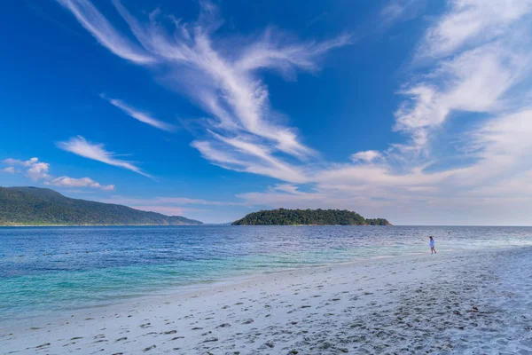 Playa Tropical Paradisíaca Cielo Azul Tailandia —  Fotos de Stock