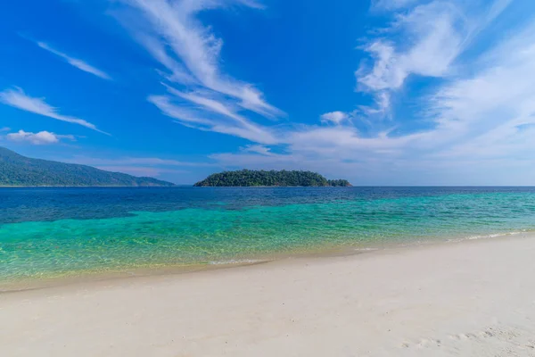 Playa Tropical Paradisíaca Cielo Azul Tailandia —  Fotos de Stock