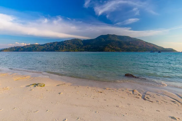 Playa Tropical Paradisíaca Cielo Azul Tailandia —  Fotos de Stock