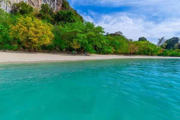 Hong Islands Bella Spiaggia Tropicale Sabbia Lussureggiante Fogliame Verde Isola — Foto Stock