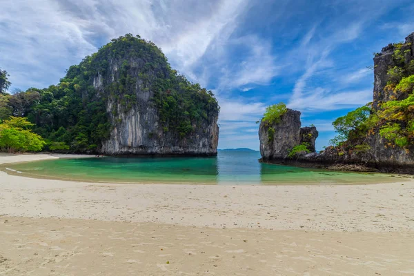 Hong Islands Vacker Tropisk Sandstrand Och Grönskande Lövverk Tropisk Thailand — Stockfoto