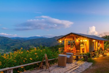 Dağ manzarası ve Phu Langka Milli Parkı güzel Sis, Tayland