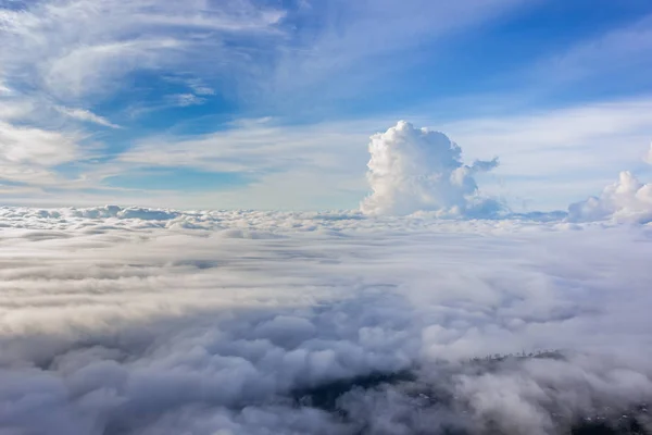 Phu Tubberk'te güzel gün doğumu ve sis, Phetchabun Eyaleti, Tayland.