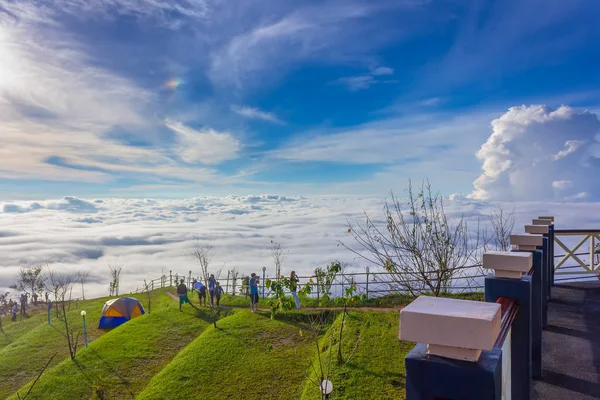 Phu Tubberk'te güzel gün doğumu ve sis, Phetchabun Eyaleti, Tayland.