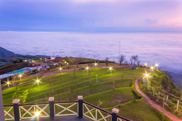 Phu Tubberk'te güzel gün doğumu ve sis, Phetchabun Eyaleti, Tayland.