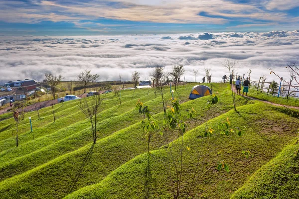 Phu Tubberk'te güzel gün doğumu ve sis, Phetchabun Eyaleti, Tayland.