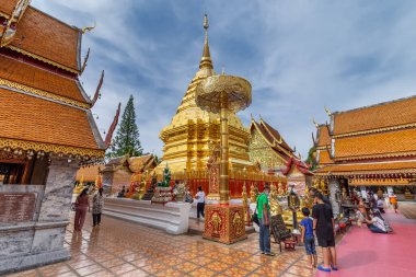 Wat Phrathat Doi Suthep Temple ya da Wat Phra that Doi Suthep Ratchaworawihan, Golden pagoda, Dağda, Chiang Mai, Tayland 'da Ocak 09 2019