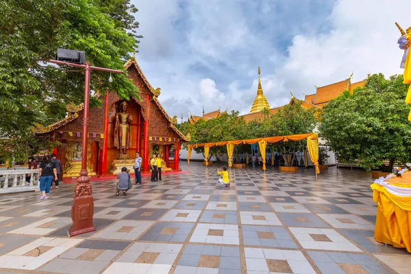 Wat Phrathat Doi Suthep Templo Wat Phra Doi Suthep Ratchaworawihan — Fotografia de Stock