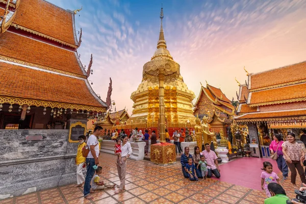 Wat Phrathat Doi Suthep Temple ya da Wat Phra that Doi Suthep Ratchaworawihan, Golden pagoda, Dağda, Chiang Mai, Tayland 'da Ocak 09 2019