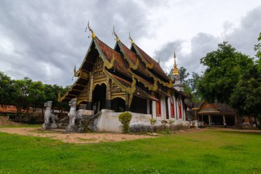 Wat buddha-en ya da wat Phuttha Eoen, Mae Chaem Bölgesi 'nde eski bir tapınak, Chiang Mai Eyaleti. Kuzey Tayland 