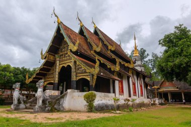 Wat buddha-en ya da wat Phuttha Eoen, Mae Chaem Bölgesi 'nde eski bir tapınak, Chiang Mai Eyaleti. Kuzey Tayland