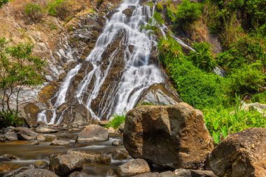 Tao Dam şelalesi, Klong Wang Chao Ulusal Parkı 'nın derin ormanlarındaki güzel şelale, Kamphaeng Phet, Tayland