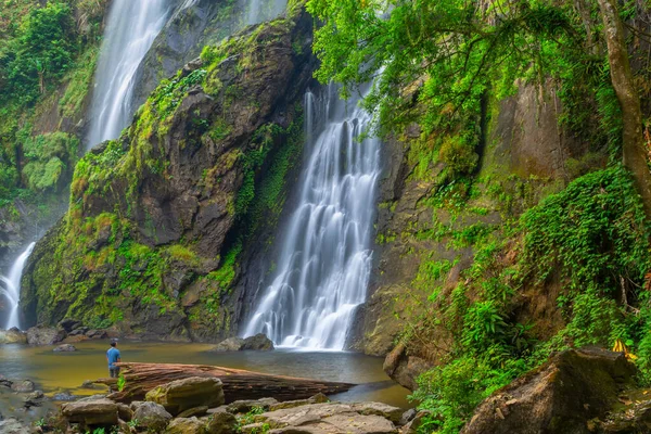 Khlong Lan Wasserfall Der Wunderschöne Wasserfall Tiefen Wald Des Khlong — Stockfoto