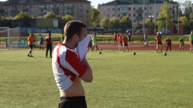 Oyuncu üzgün ve onun oyun ile memnun değil