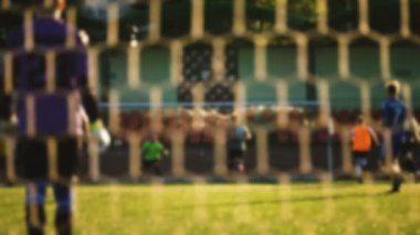 Kaleci futbol oyun sırasında top hits bulanık