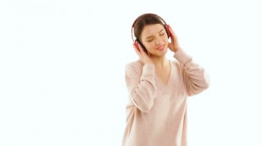Kablosuz kulaklık ile müzik ve dans, izole kız