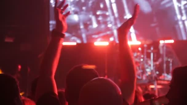 A man claps his hands at a concert, close-up — Stock Video