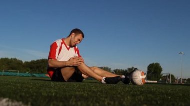 Oyuncu bir yaralanma bir futbol maçı sırasında sürekli