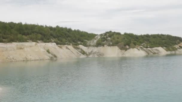 Schöner See mit Grün, Blau, Wasser — Stockvideo