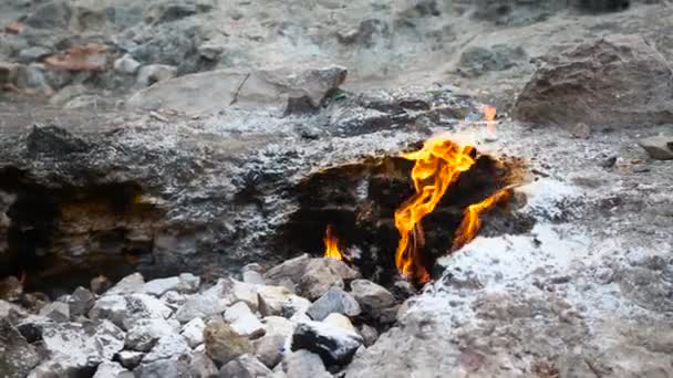 Mythischer Ort und Berg mit Flammen — Stockvideo