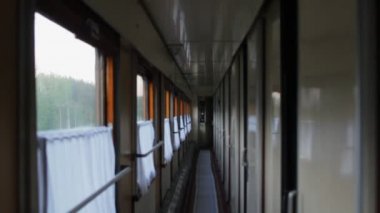 Bölme arabada Tren