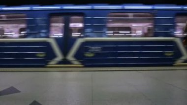 Metro tren varmak Metro İstasyonu'na ve gidiş, timelapse