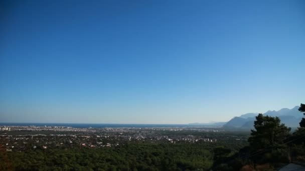 Panorama resort en haven stad Antalya vanaf hill — Stockvideo