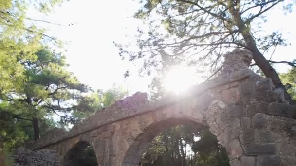 El antiguo acueducto griego y romano — Vídeos de Stock