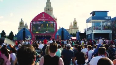 fanlar futbol maçı Brezilya-Meksika 21 FIFA Dünya Kupası, Fan Fest, serçe Hills, uluslararası futbol turnuvası sırasında arasında büyük ekranda izlemek