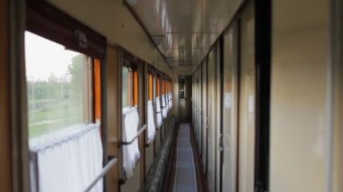 Bölme arabada Tren