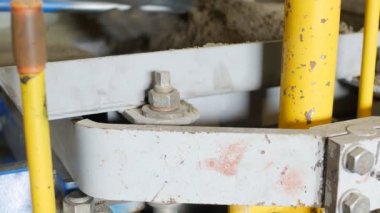 Makine üretim segmental Beton bordür taşları için yol yüzey kaplama veya vibrocompression veya vibropressing tarafından üretilen ve yarı kuru sıkıştırma açık zemin tuğla şeklinde için tuşuna basın