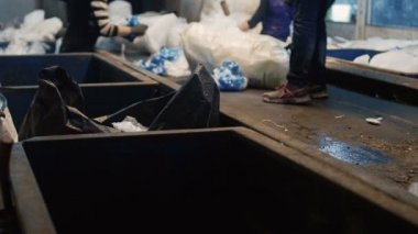El ile daha fazla çöp geri dönüşüm için polietilen sıralanması için konveyör bant